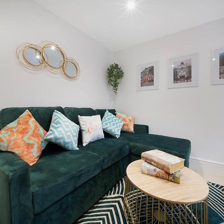 גלוסטר 1 Bed House, Free Parking, 15 Minutes From Cheltenham Races מראה חיצוני תמונה