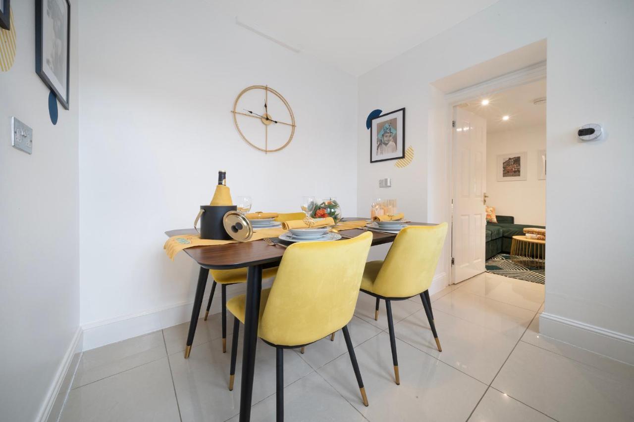 גלוסטר 1 Bed House, Free Parking, 15 Minutes From Cheltenham Races מראה חיצוני תמונה