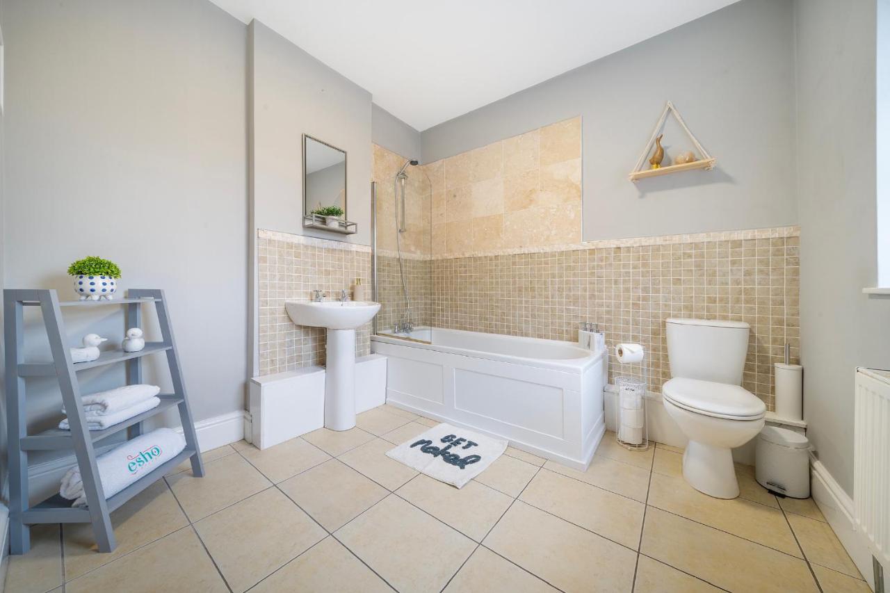 גלוסטר 1 Bed House, Free Parking, 15 Minutes From Cheltenham Races מראה חיצוני תמונה