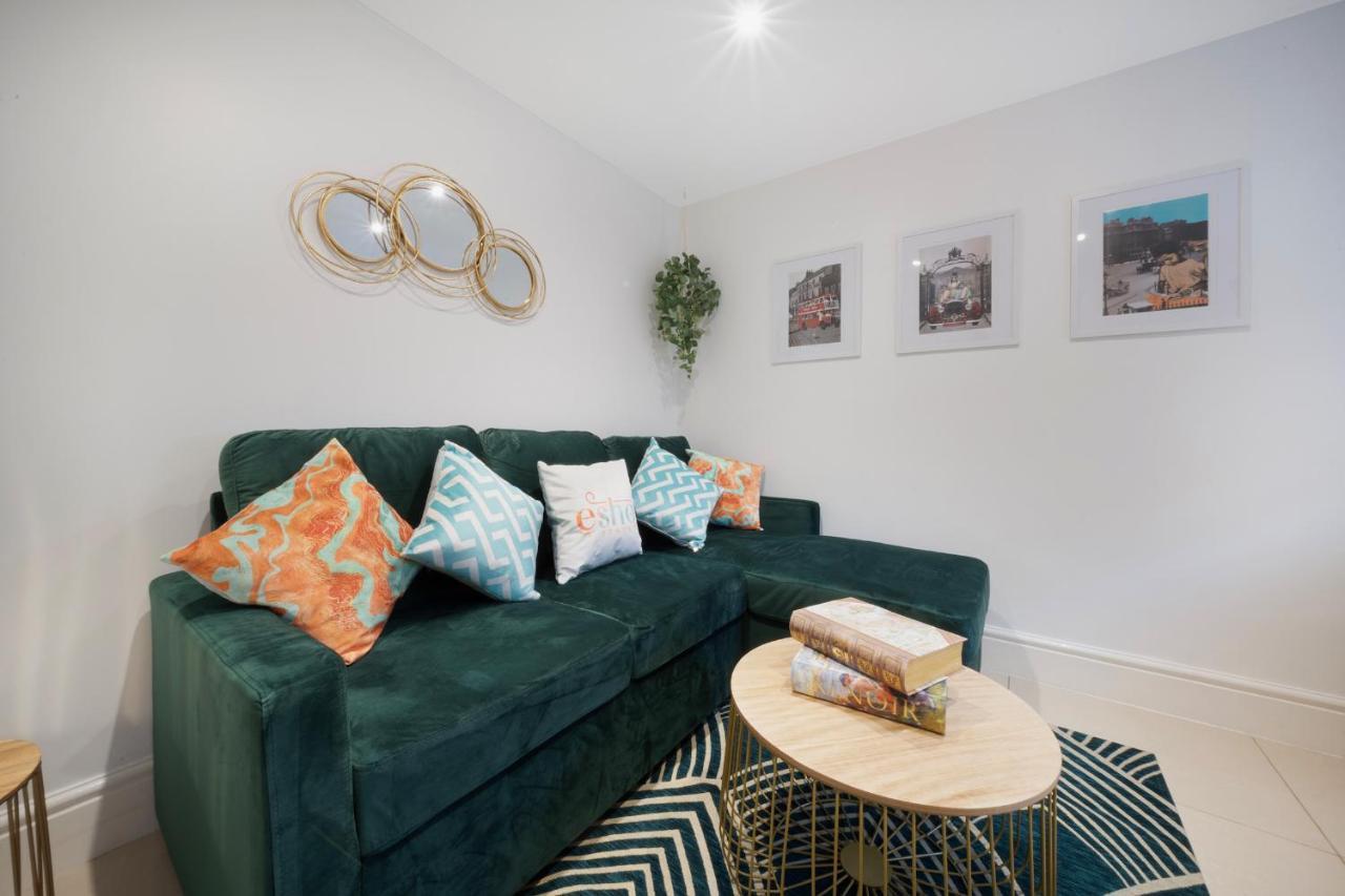 גלוסטר 1 Bed House, Free Parking, 15 Minutes From Cheltenham Races מראה חיצוני תמונה