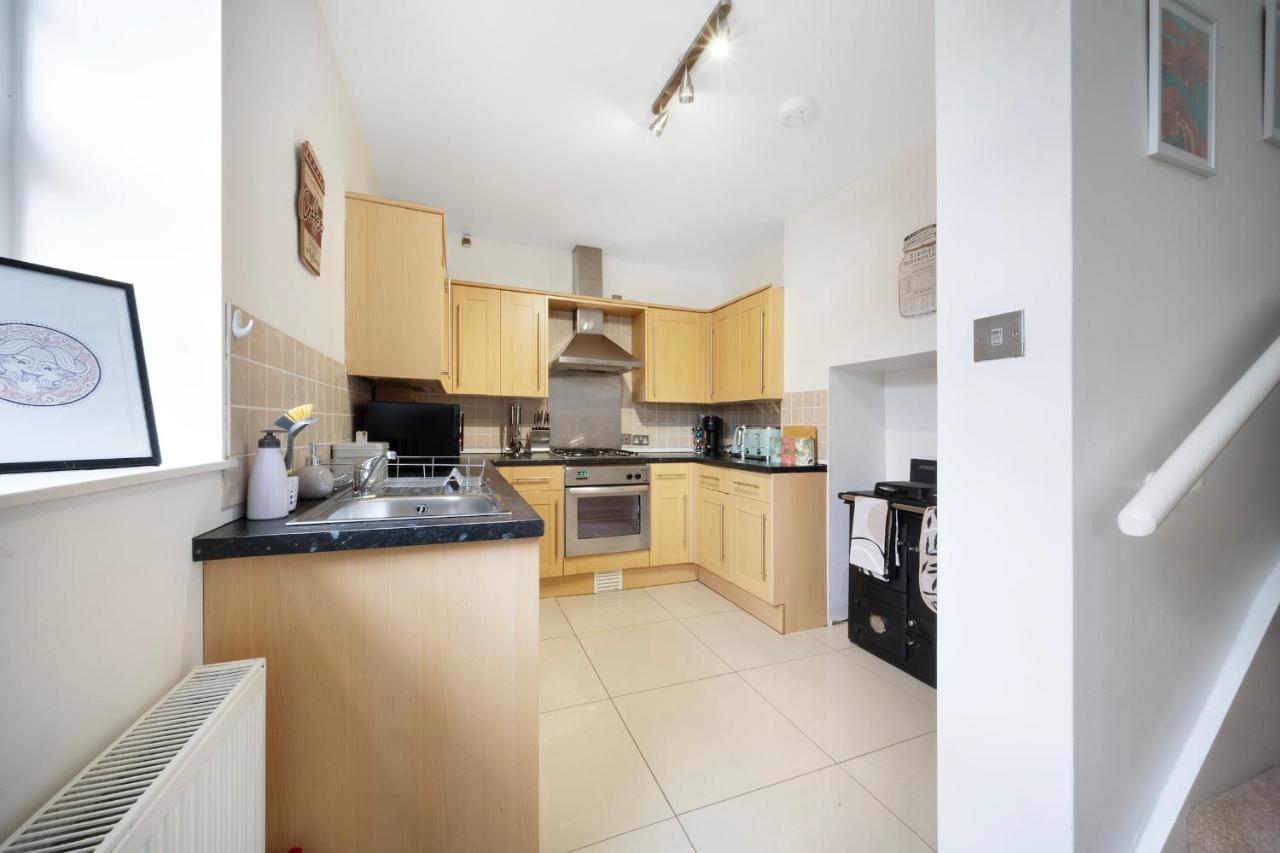 גלוסטר 1 Bed House, Free Parking, 15 Minutes From Cheltenham Races מראה חיצוני תמונה