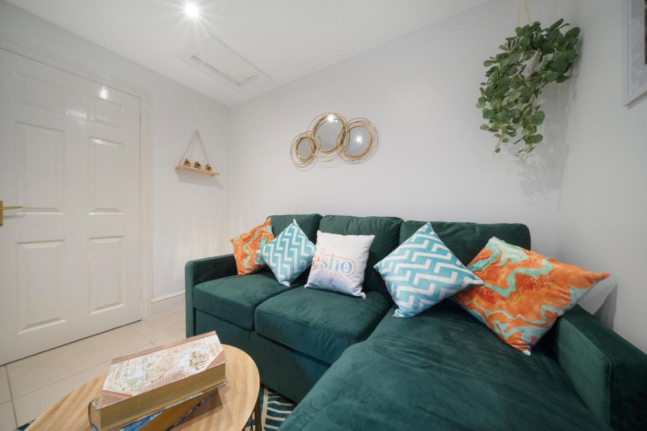 גלוסטר 1 Bed House, Free Parking, 15 Minutes From Cheltenham Races מראה חיצוני תמונה