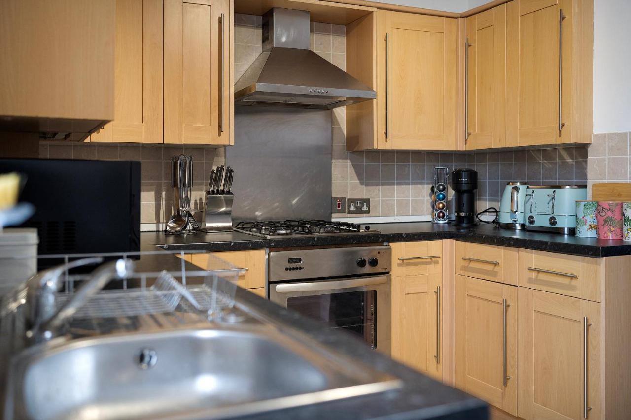 גלוסטר 1 Bed House, Free Parking, 15 Minutes From Cheltenham Races מראה חיצוני תמונה