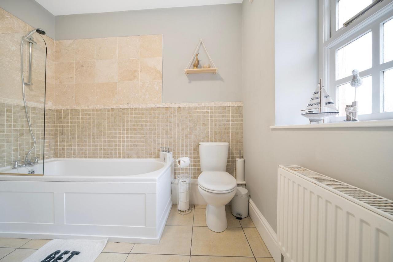 גלוסטר 1 Bed House, Free Parking, 15 Minutes From Cheltenham Races מראה חיצוני תמונה